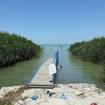 Vidra Apartman Zamardi - 60 Meters From Lake Balaton! Casa de hóspedes Zamárdi